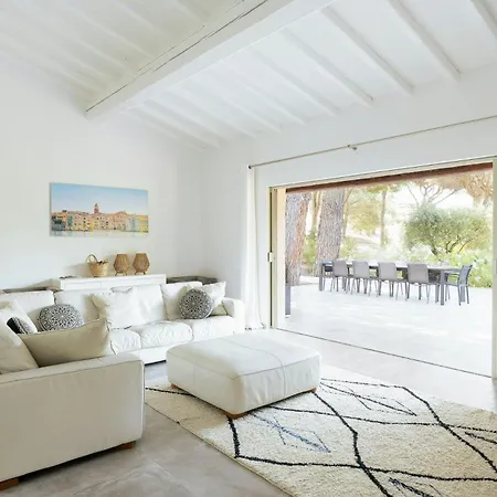 With Pool House Near Будинок відпочинку *