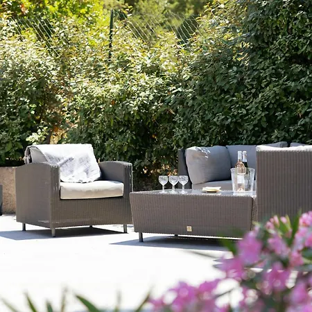 With Pool House Near *