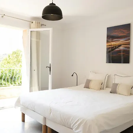 With Pool House Near Ferienhaus Sainte-Maxime