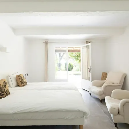 With Pool House Near Sainte-Maxime