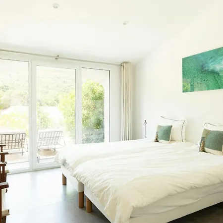 With Pool House Near Будинок відпочинку