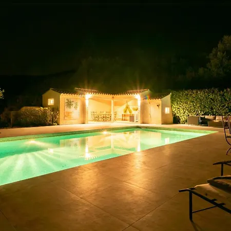 Nyaraló With Pool House Near