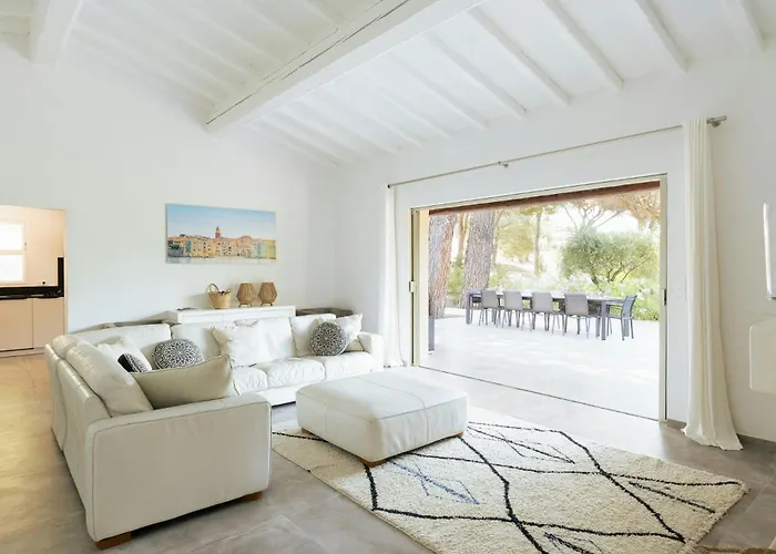 With Pool House Near Holiday home *