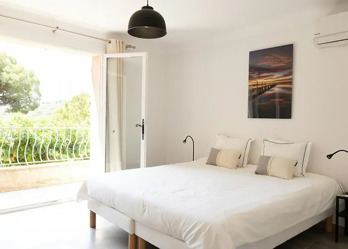 With Pool House Near Holiday home Sainte-Maxime